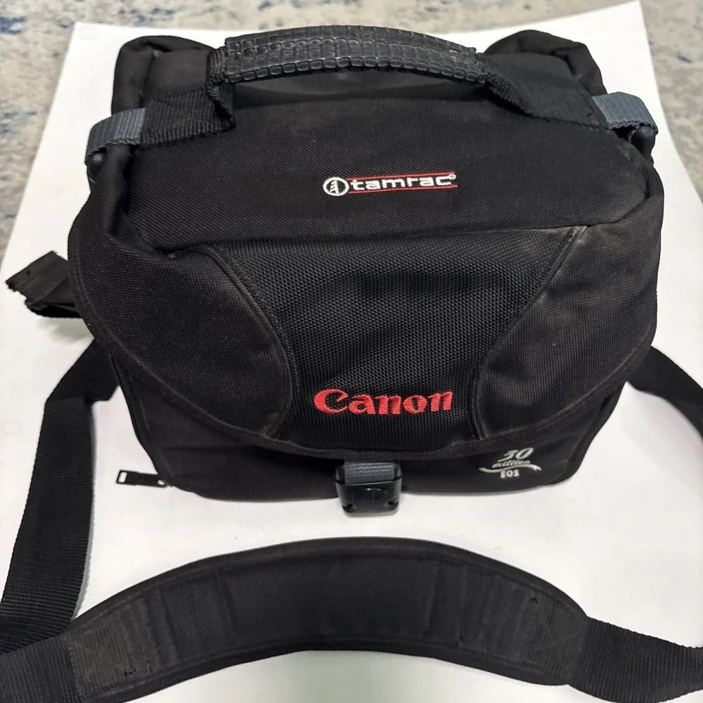 Canon Tamrac Camera Bag 30 Million EOS Padded Bag Shoulder Strap EUC